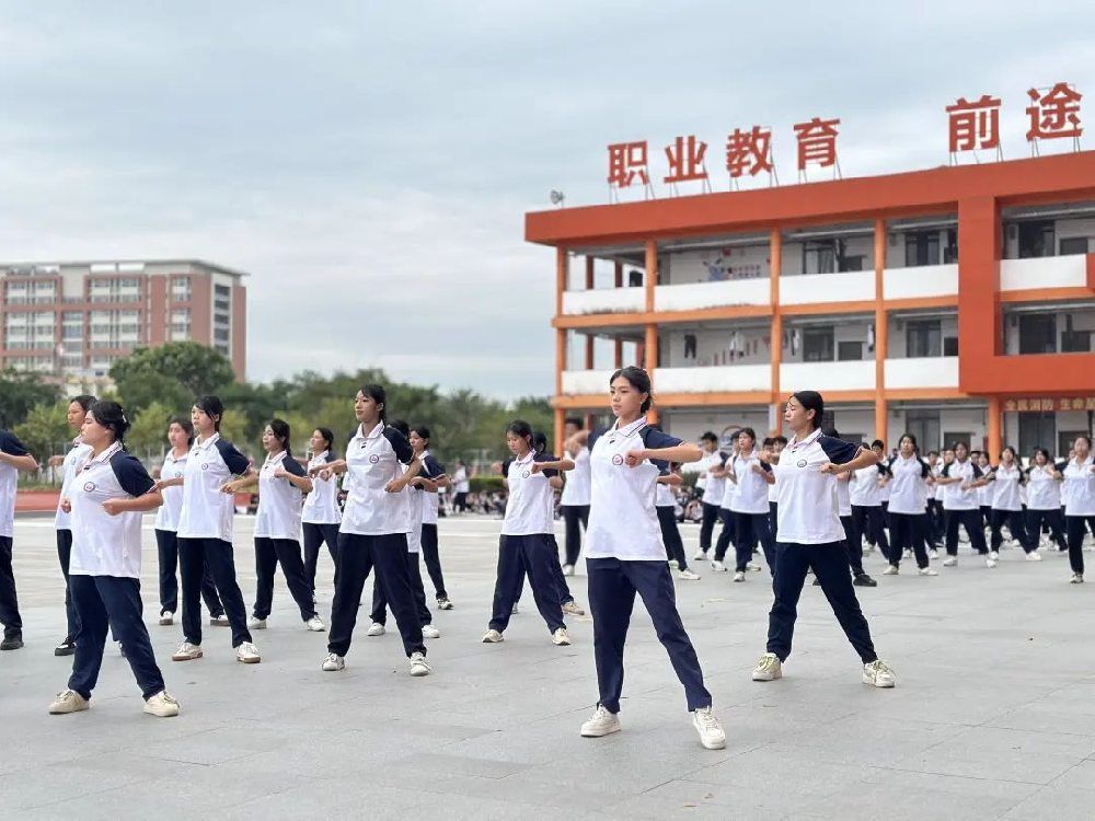 活力绽放，舞动青春∣beat365中文版官网2024年校园体育文化节——第九套广播体操比赛精彩举行