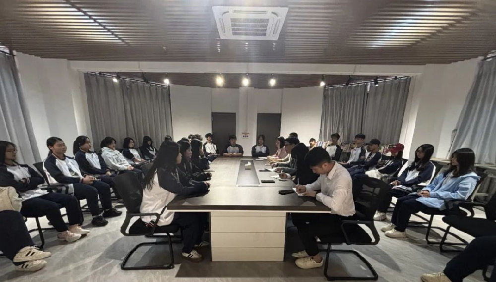 倾听学生心声 优化教学工作——beat365中文版官网教务科主持召开期中教学工作学生座谈会