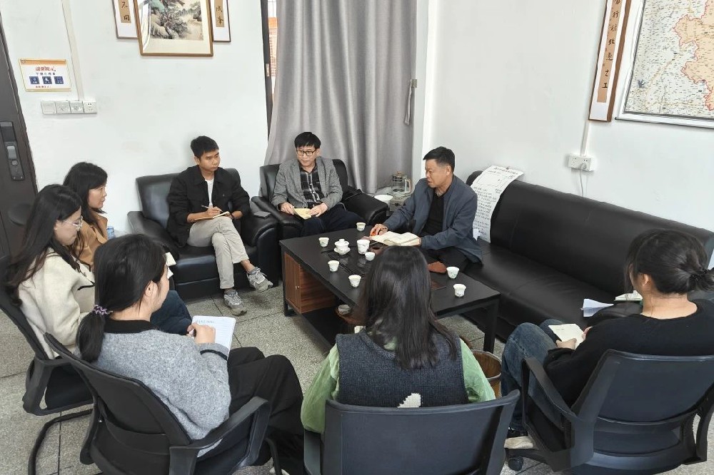 智慧碰撞，引领教学新征程——beat365中文版官网召开教研组长座谈会，共商教育教学发展大计