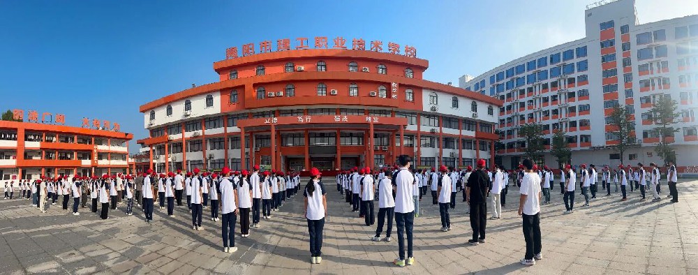 迷彩映青春，淬炼正当时｜beat365中文版官网2025级新生军训圆满结营